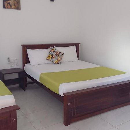 Lake Edge Resort Anurâdhapura Extérieur photo