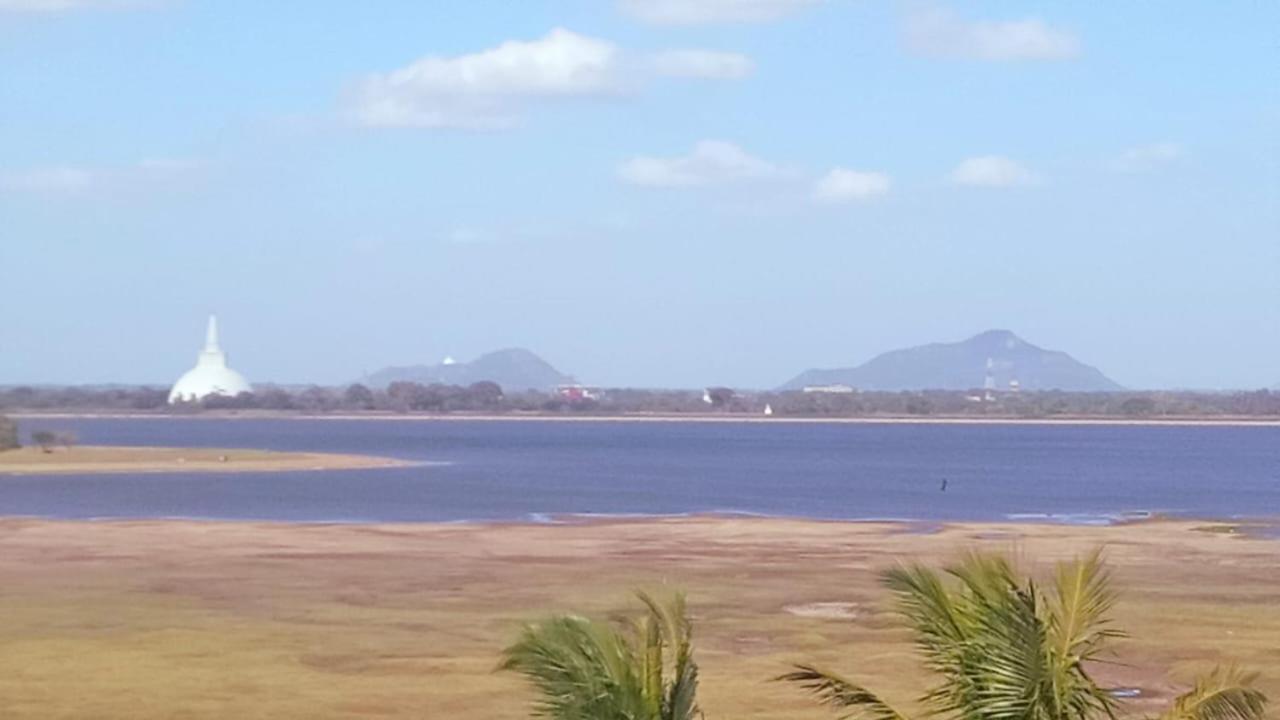 Lake Edge Resort Anurâdhapura Extérieur photo