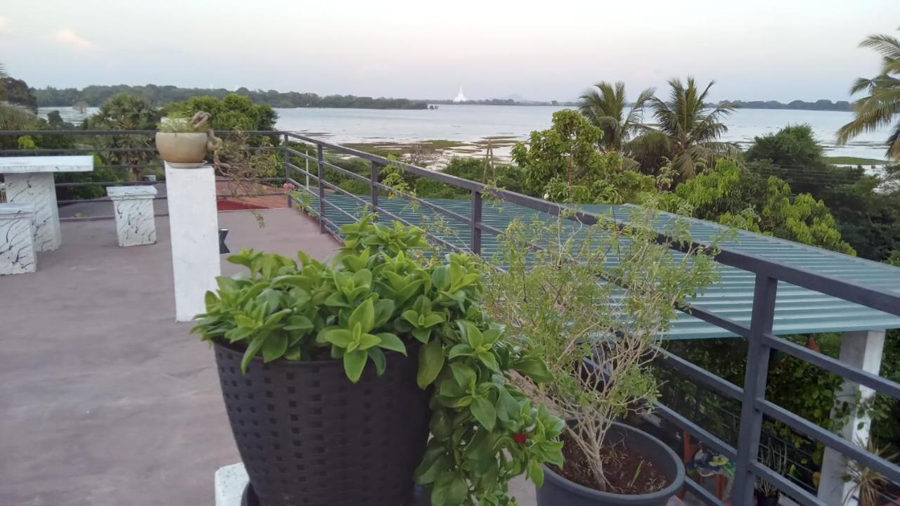 Lake Edge Resort Anurâdhapura Extérieur photo