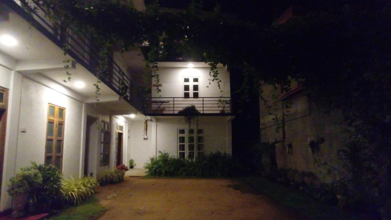 Lake Edge Resort Anurâdhapura Extérieur photo