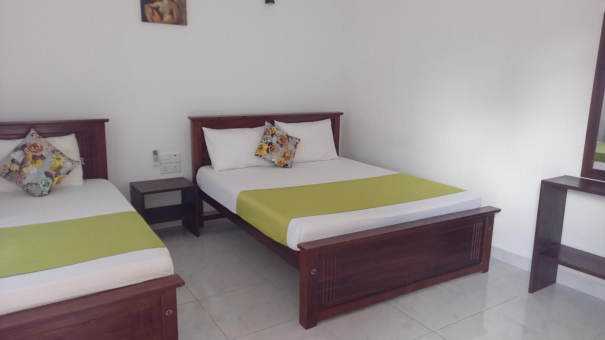 Lake Edge Resort Anurâdhapura Extérieur photo